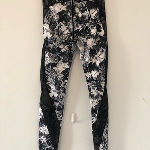 IVY PARK white and black print legging with mesh
